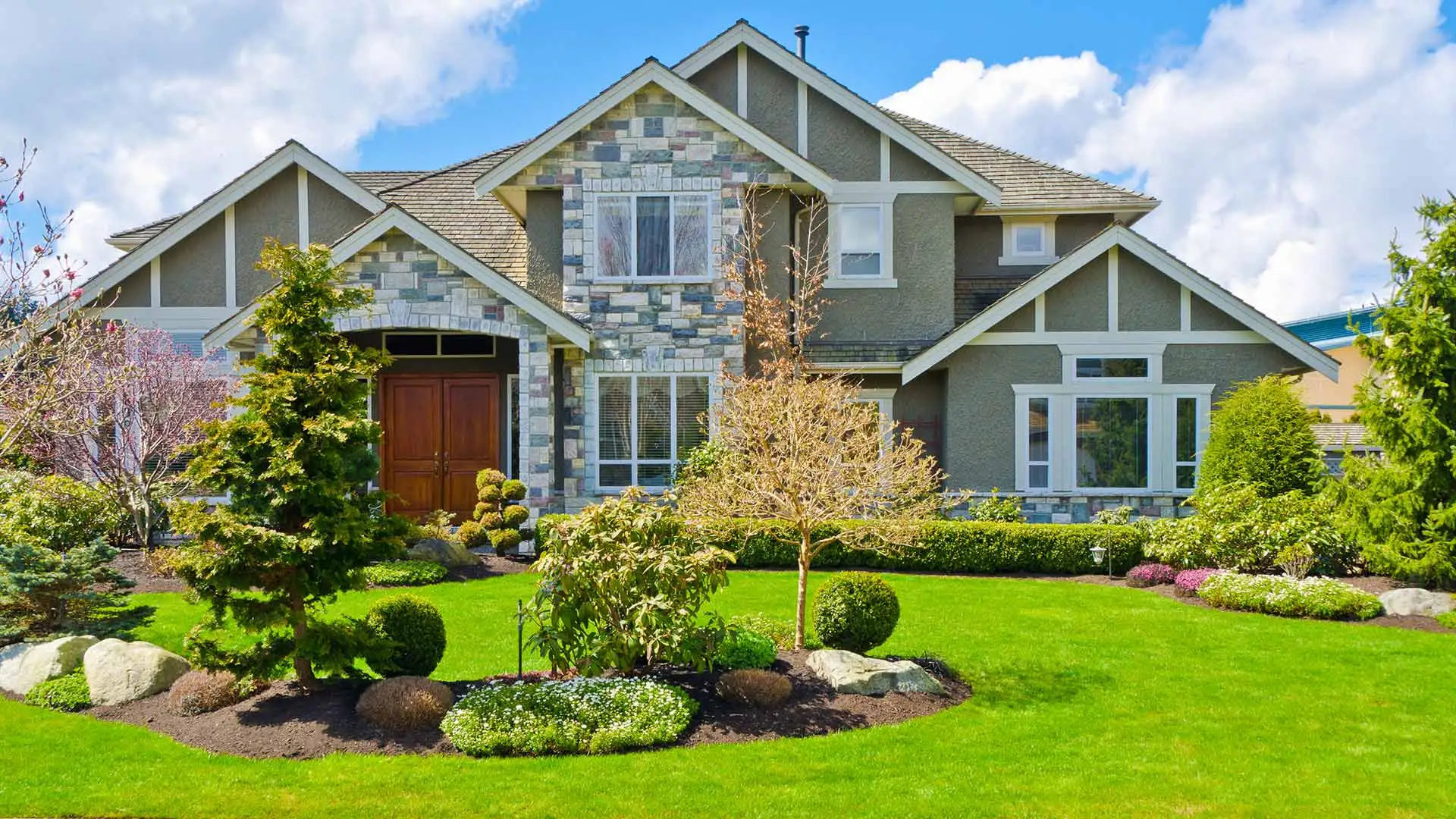 A beautifully home with a healthy lawn and landscaping in Madison, OH.