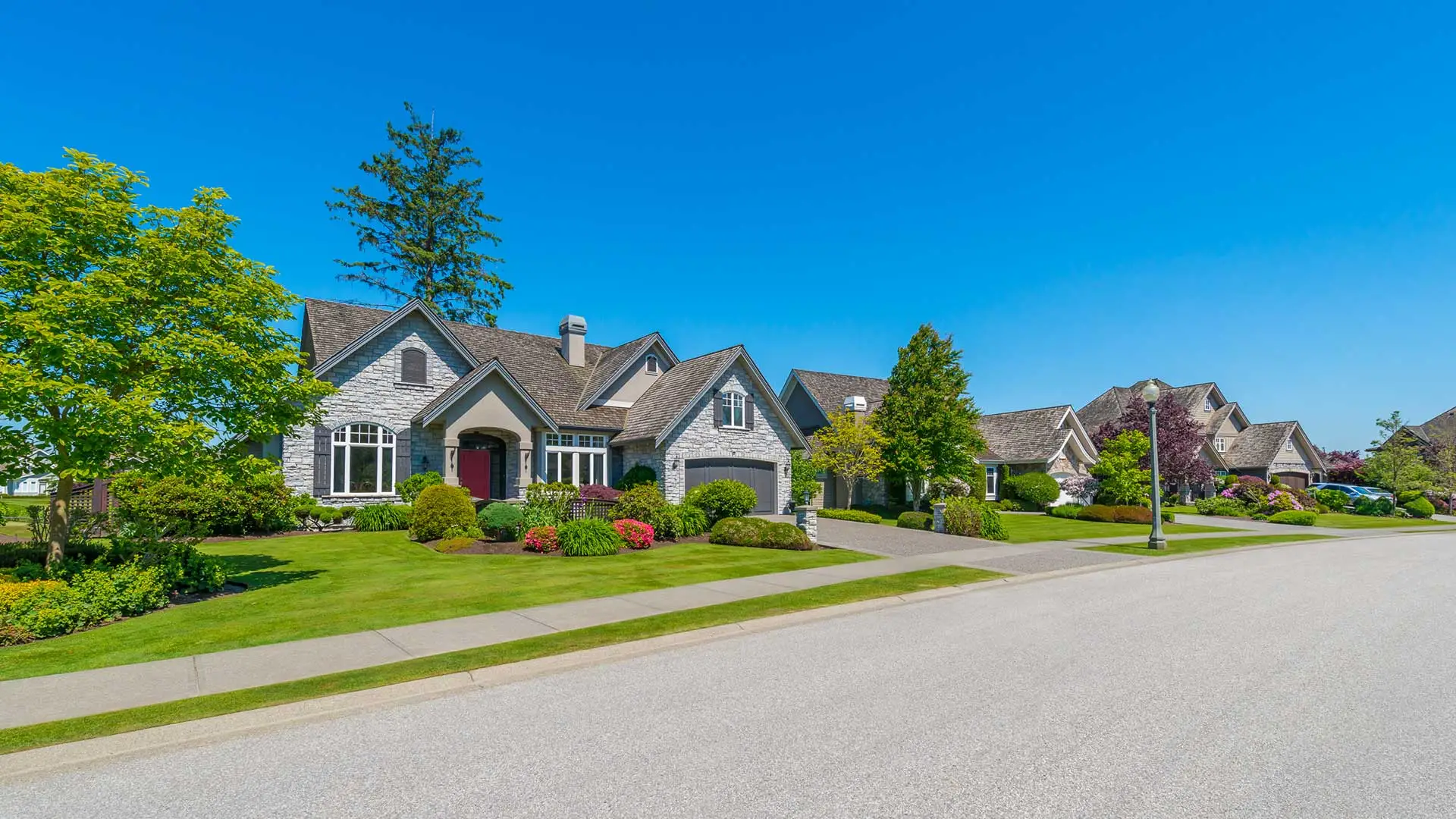 A lovely neighborhood with healthy lawns and curated landscapes in Madison, OH.